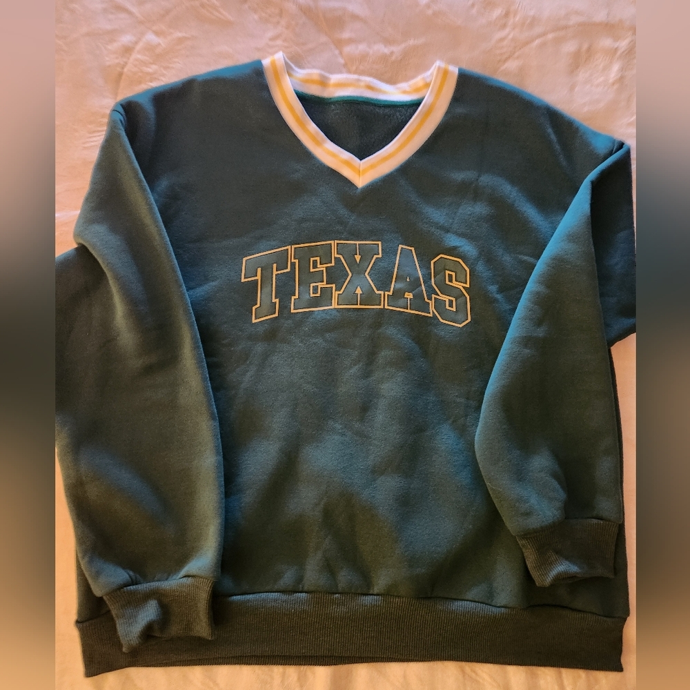 NWOT SHEIN Gender Neutral Green Texas V-neck Sweatshirt Size M